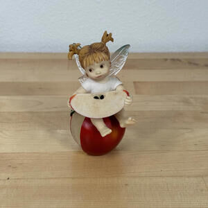 Fairy girl sitting on Apple apple of my eye fairie enesco figurine VTG